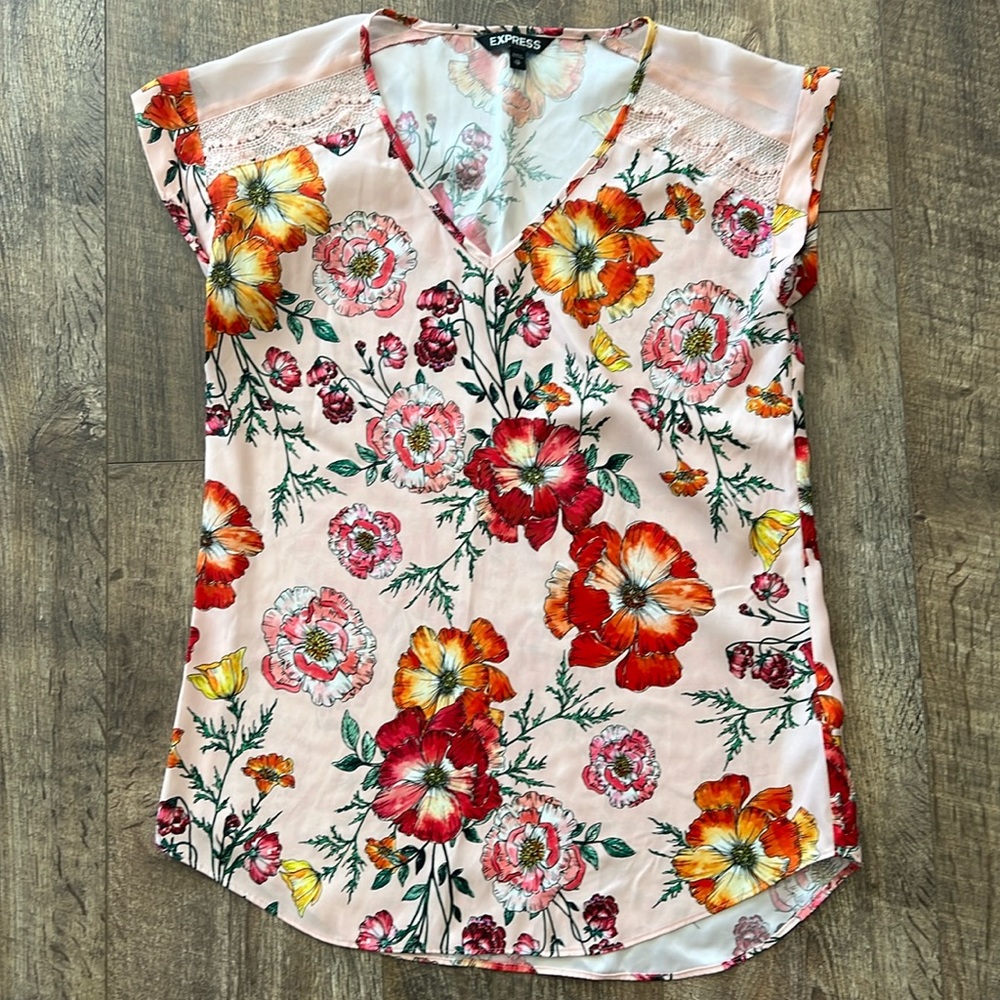 Women’s Express Brand Floral Blouse with Lace Accents, Size XS